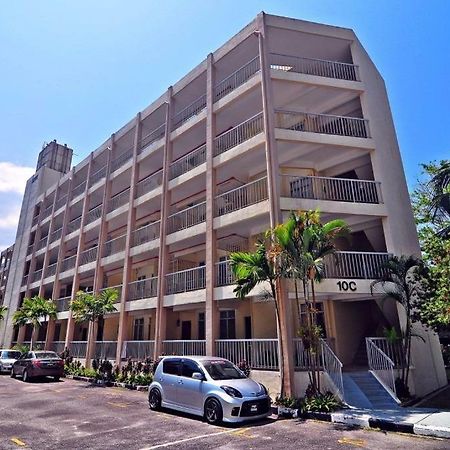 Home Stay Bayu Emas Appartment, Batu Ferringhi Kültér fotó