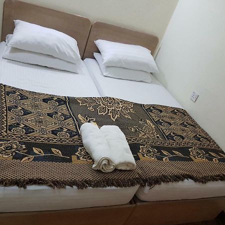 Home Stay Bayu Emas Appartment, Batu Ferringhi Kültér fotó
