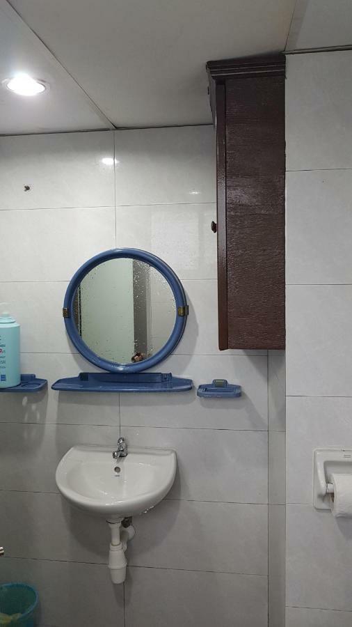 Home Stay Bayu Emas Appartment, Batu Ferringhi Kültér fotó