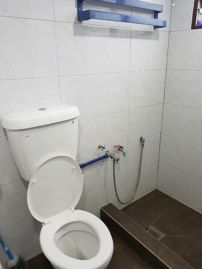 Home Stay Bayu Emas Appartment, Batu Ferringhi Kültér fotó