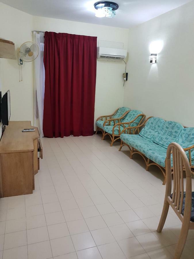 Home Stay Bayu Emas Appartment, Batu Ferringhi Kültér fotó