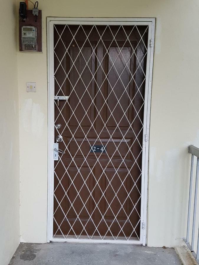 Home Stay Bayu Emas Appartment, Batu Ferringhi Kültér fotó