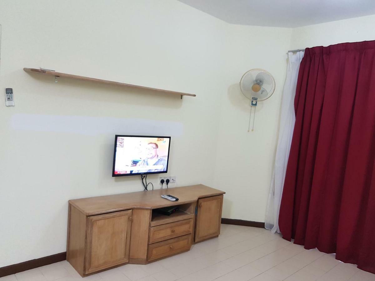 Home Stay Bayu Emas Appartment, Batu Ferringhi Kültér fotó